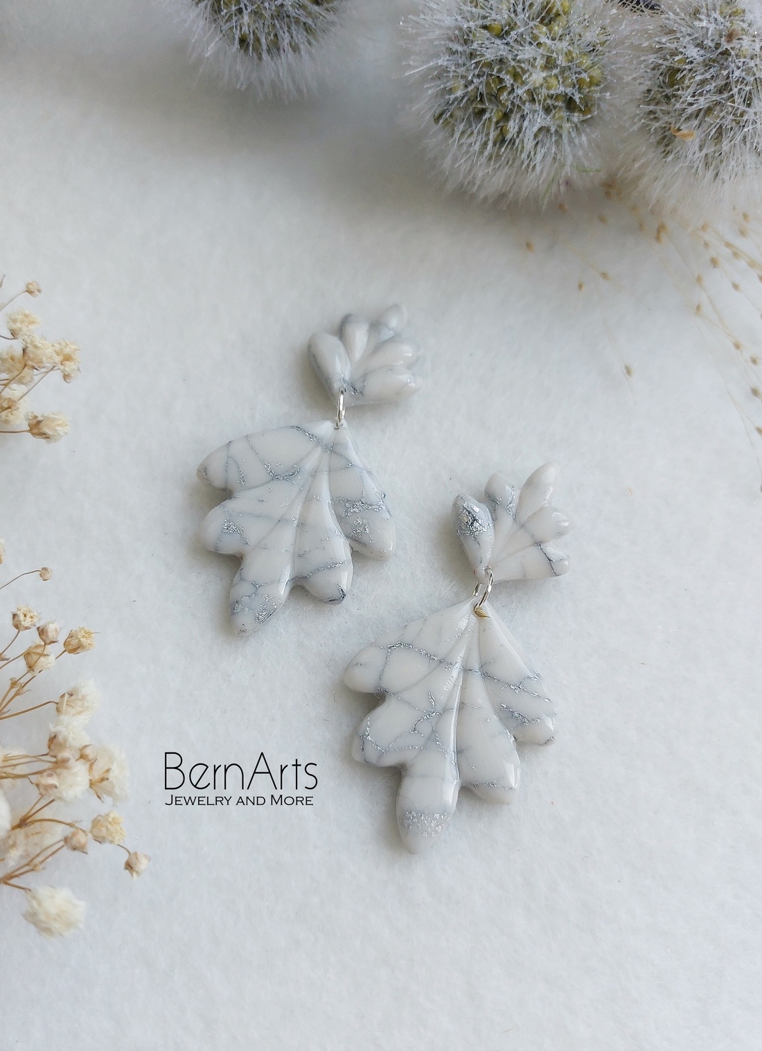 Cercei Dama Cercei Alb-Srgintiu Efect Marmură - Handmade - bijuterii - cercei - cercei lungi - Artynos.ro