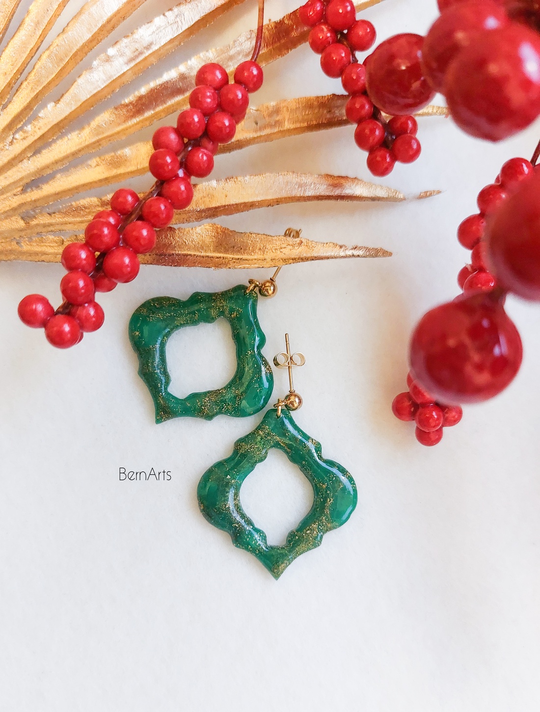 Cercei Dama Verde-Auriu Elegant Handmade - Formă arabesc + Formă Scoică - bijuterii - cercei - cercei lungi - Artynos.ro