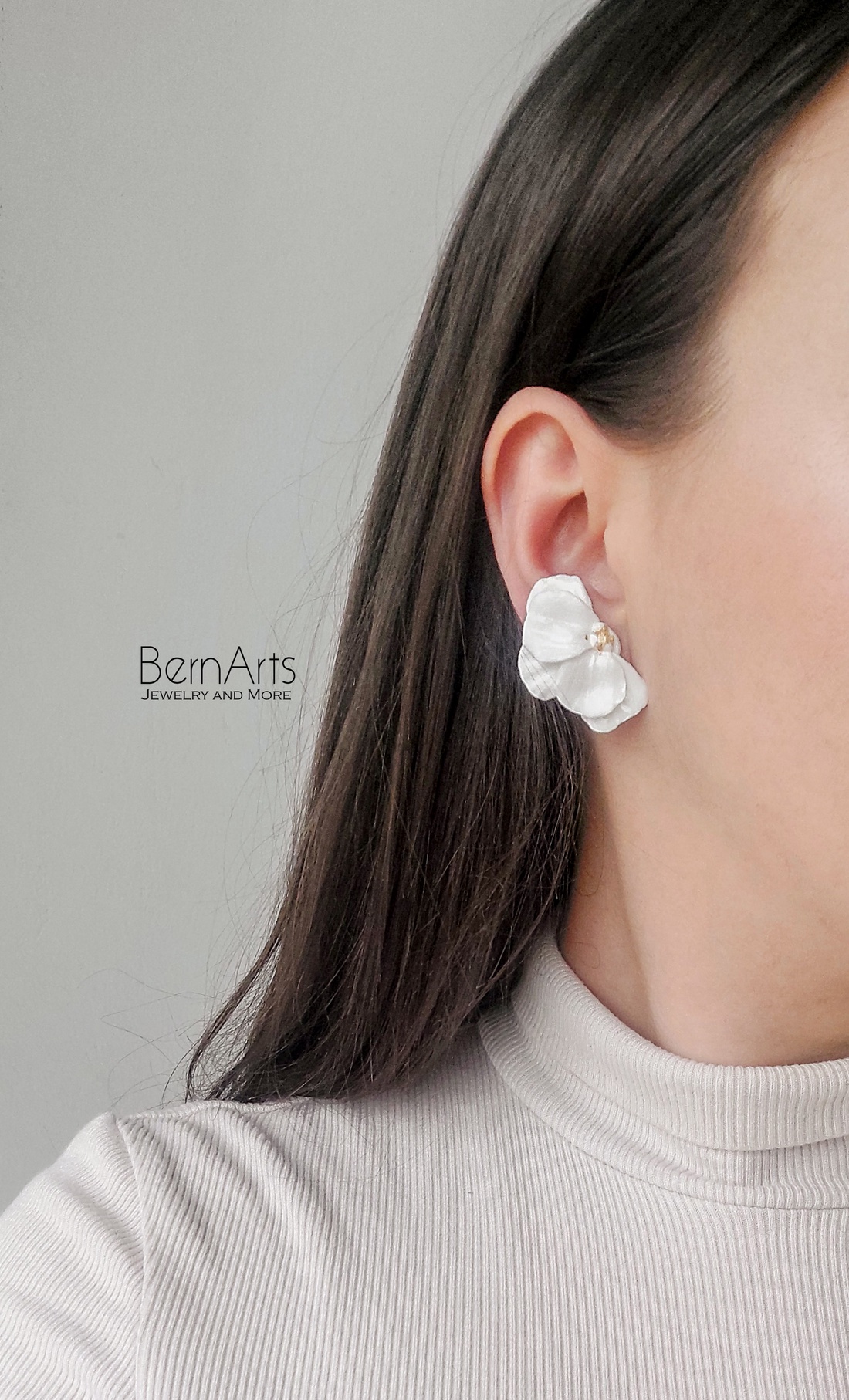 Cercei Floare Alb-Auriu Eleganti Deosebiti Handmade  - bijuterii - cercei - cercei cu figurine - Artynos.ro