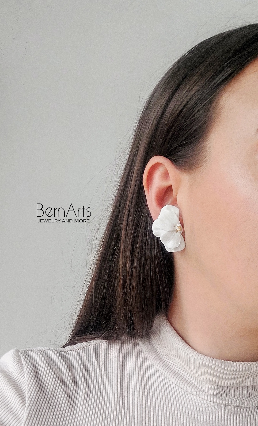 Cercei Floare Alb-Auriu Eleganti Deosebiti Handmade  - bijuterii - cercei - cercei cu figurine - Artynos.ro