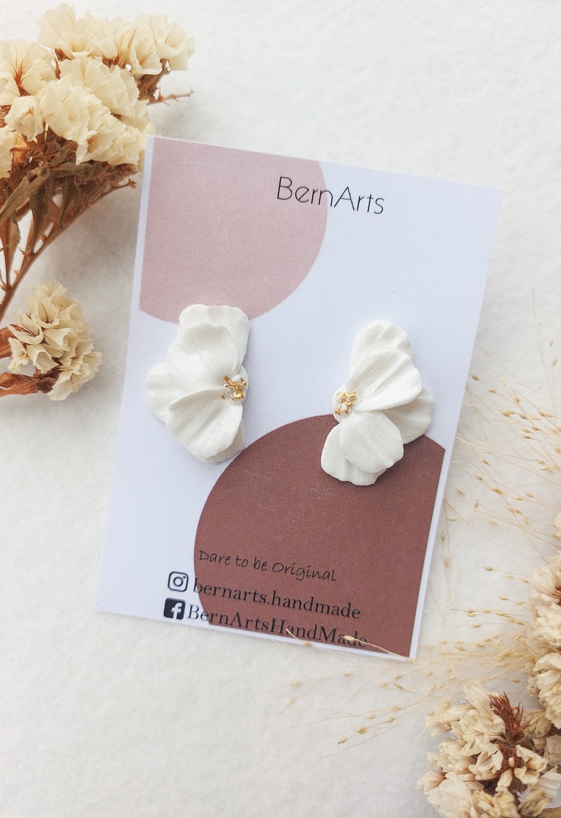 Cercei Floare Alb-Auriu Eleganti Deosebiti Handmade  - bijuterii - cercei - cercei cu figurine - Artynos.ro