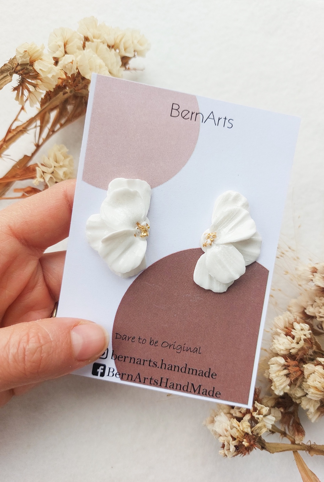 Cercei Floare Alb-Auriu Eleganti Deosebiti Handmade  - bijuterii - cercei - cercei cu figurine - Artynos.ro