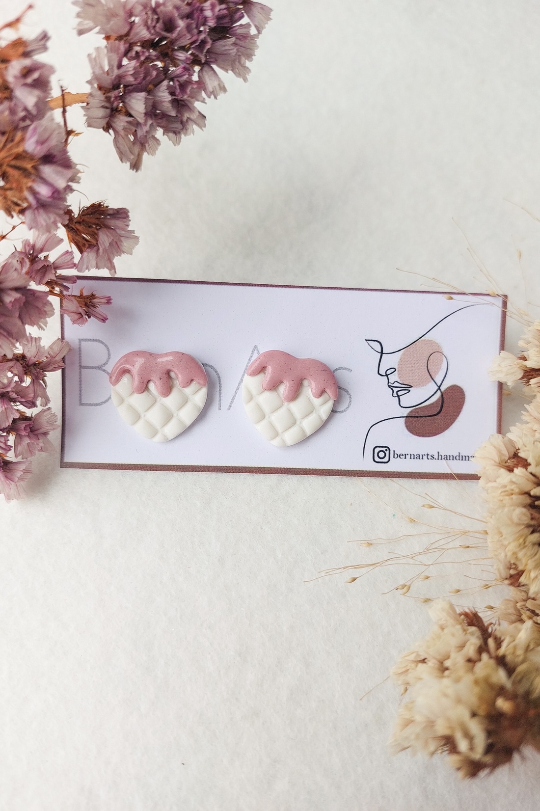 Cercei Kawaii Adorabili Handmade Alb-Roz -Waffel cu Topping de Căpșuni  - bijuterii - cercei - cercei cu figurine - Artynos.ro
