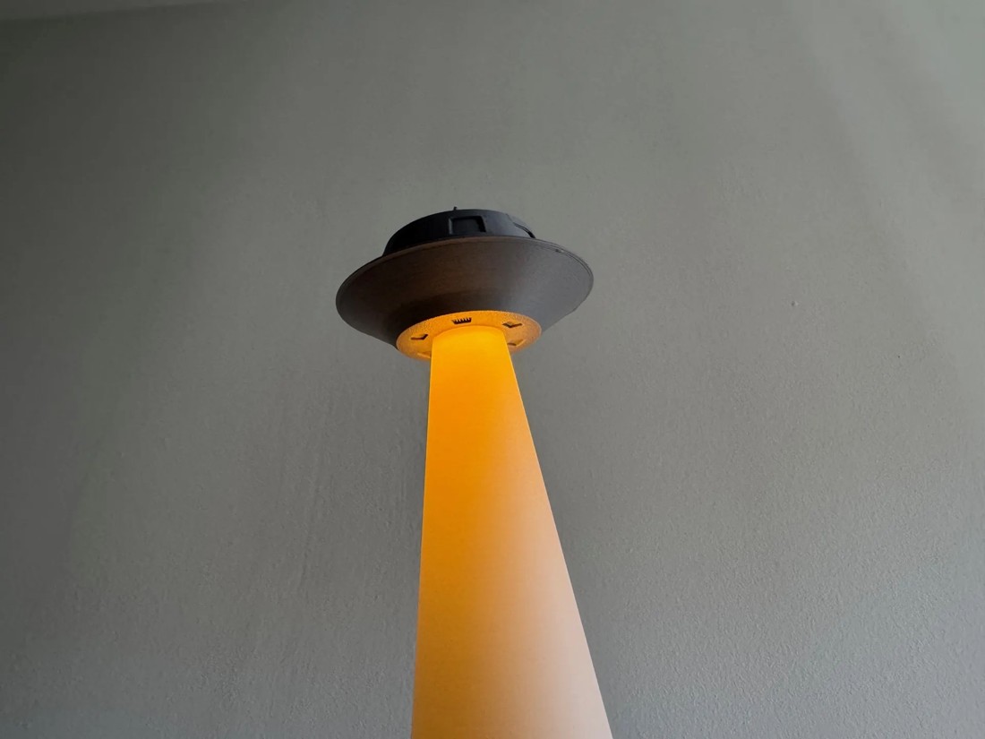Lumină de noapte OZN - - Artynos.ro Lumină de noapte OZN - - Artynos.ro