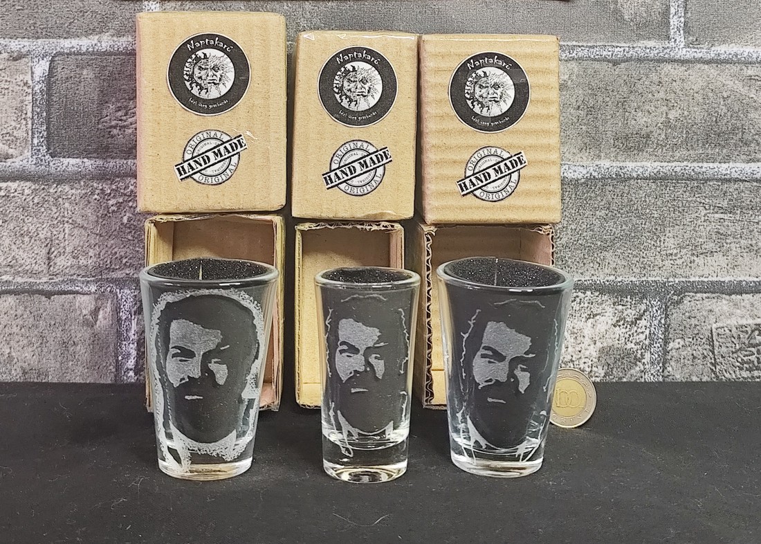 Pahar de băuturi spirtoase din sticlă, cu model Bud Spencer, gravat manual  -  - Artynos.ro