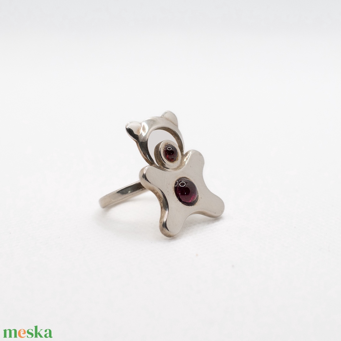 Handcrafted silver ring for adults in the shape of an animal, adorned with garnet stones - accessorii și unelte - mărgea, componente de bijuterii - alte piese - Artynos.ro Handcrafted silver ring for adults in the shape of an animal, adorned with garnet stones - accessorii și unelte - mărgea, componente de bijuterii - alte piese - Artynos.ro