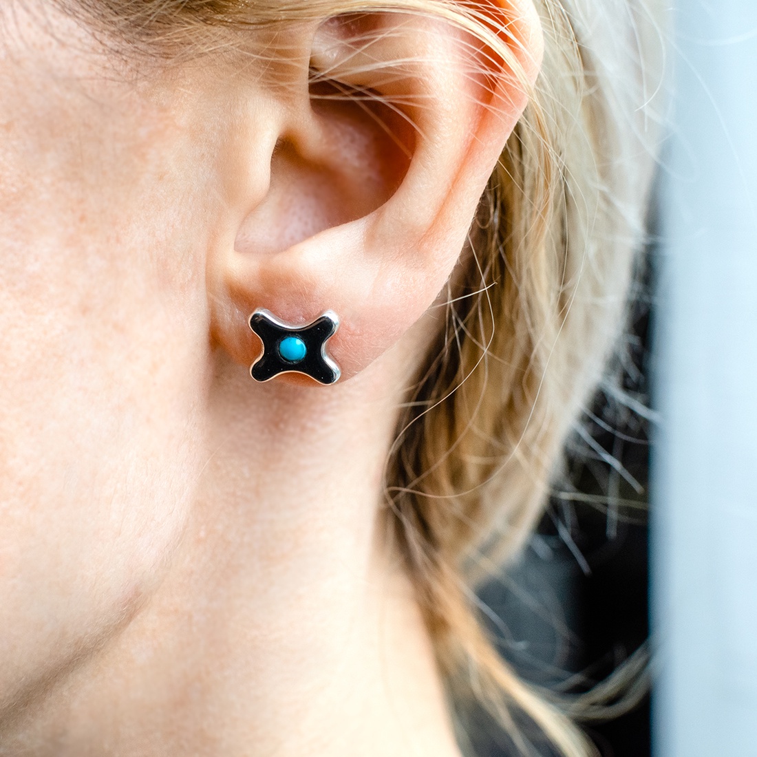 Handcrafted silver earrings adorned with turquoise stone - accessorii și unelte - accesorii decorative - figurine - Artynos.ro Handcrafted silver earrings adorned with turquoise stone - accessorii și unelte - accesorii decorative - figurine - Artynos.ro