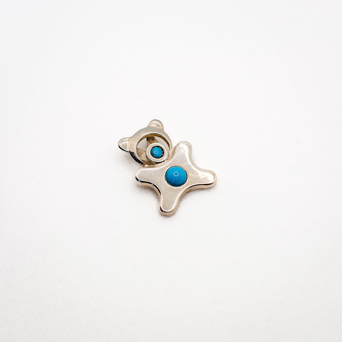Handcrafted silver pendant for adults in the shape of an animal, adorned with turquoise stones - accessorii și unelte - accesorii decorative - figurine - Artynos.ro Handcrafted silver pendant for adults in the shape of an animal, adorned with turquoise stones - accessorii și unelte - accesorii decorative - figurine - Artynos.ro