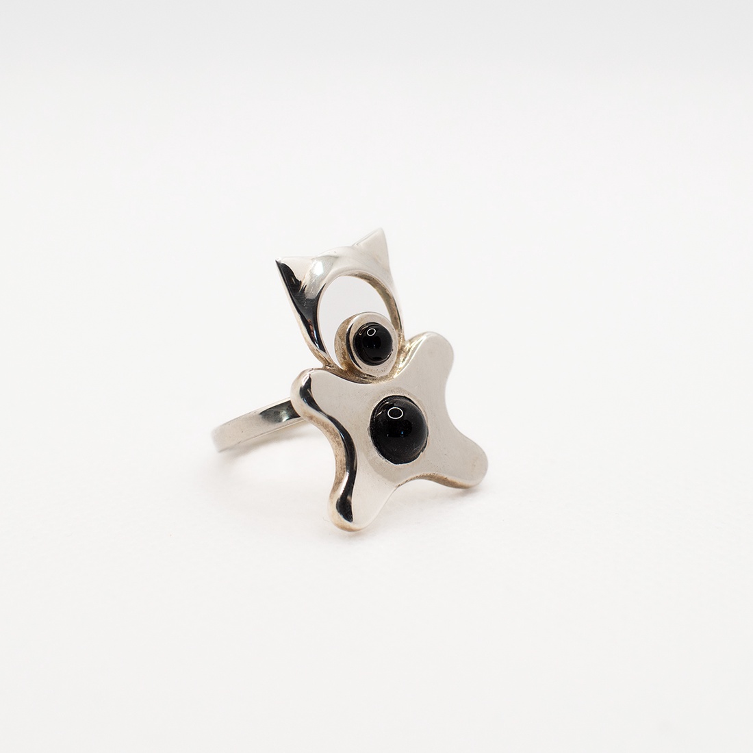 Handcrafted silver ring for adults in the shape of an animal, adorned with onyx stone - accessorii și unelte - mărgea, componente de bijuterii - alte piese - Artynos.ro