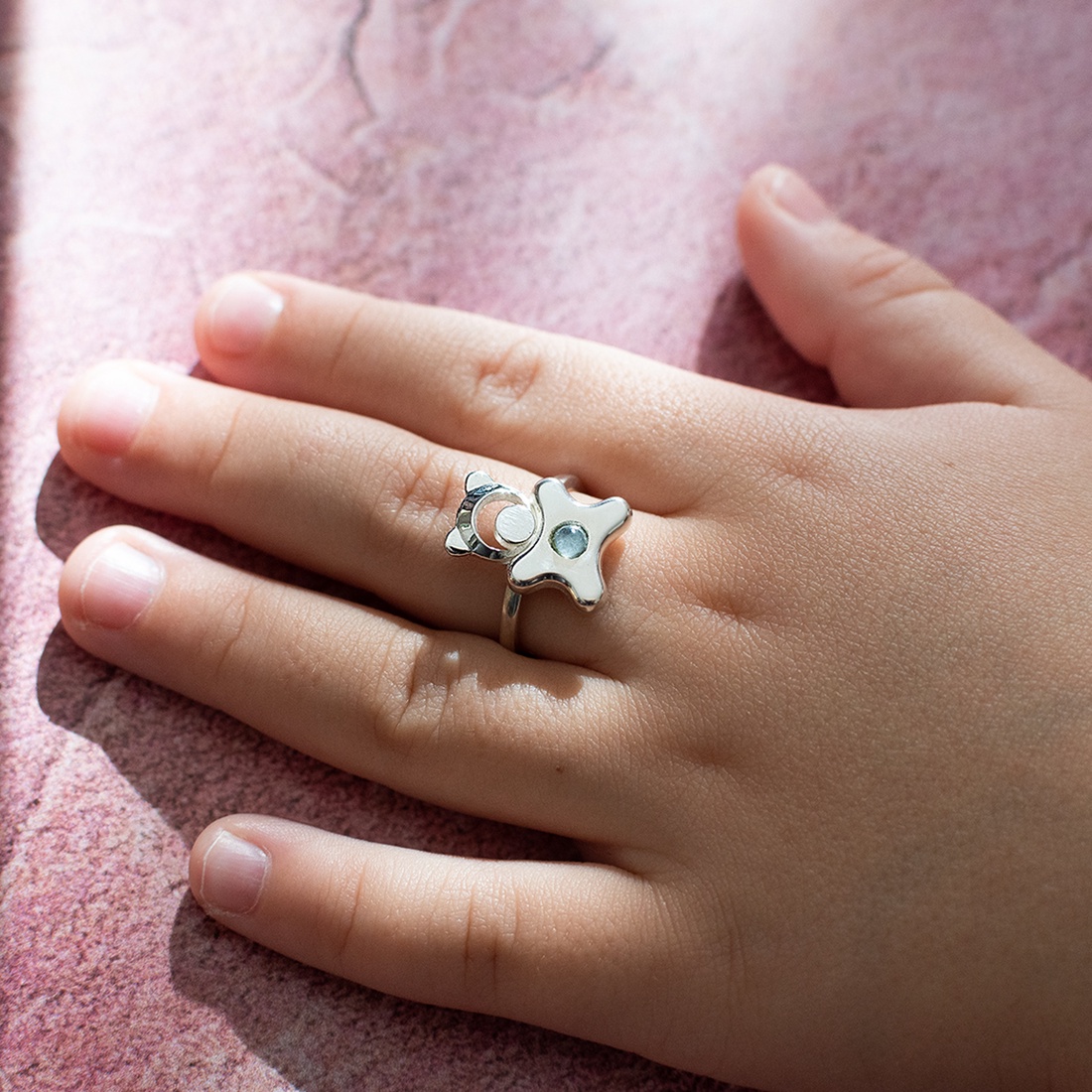 Animal-shaped, adjustable-sized handcrafted silver ring for children, decorated with aquamarine stone - accessorii și unelte - mărgea, componente de bijuterii - alte piese - Artynos.ro Animal-shaped, adjustable-sized handcrafted silver ring for children, decorated with aquamarine stone - accessorii și unelte - mărgea, componente de bijuterii - alte piese - Artynos.ro