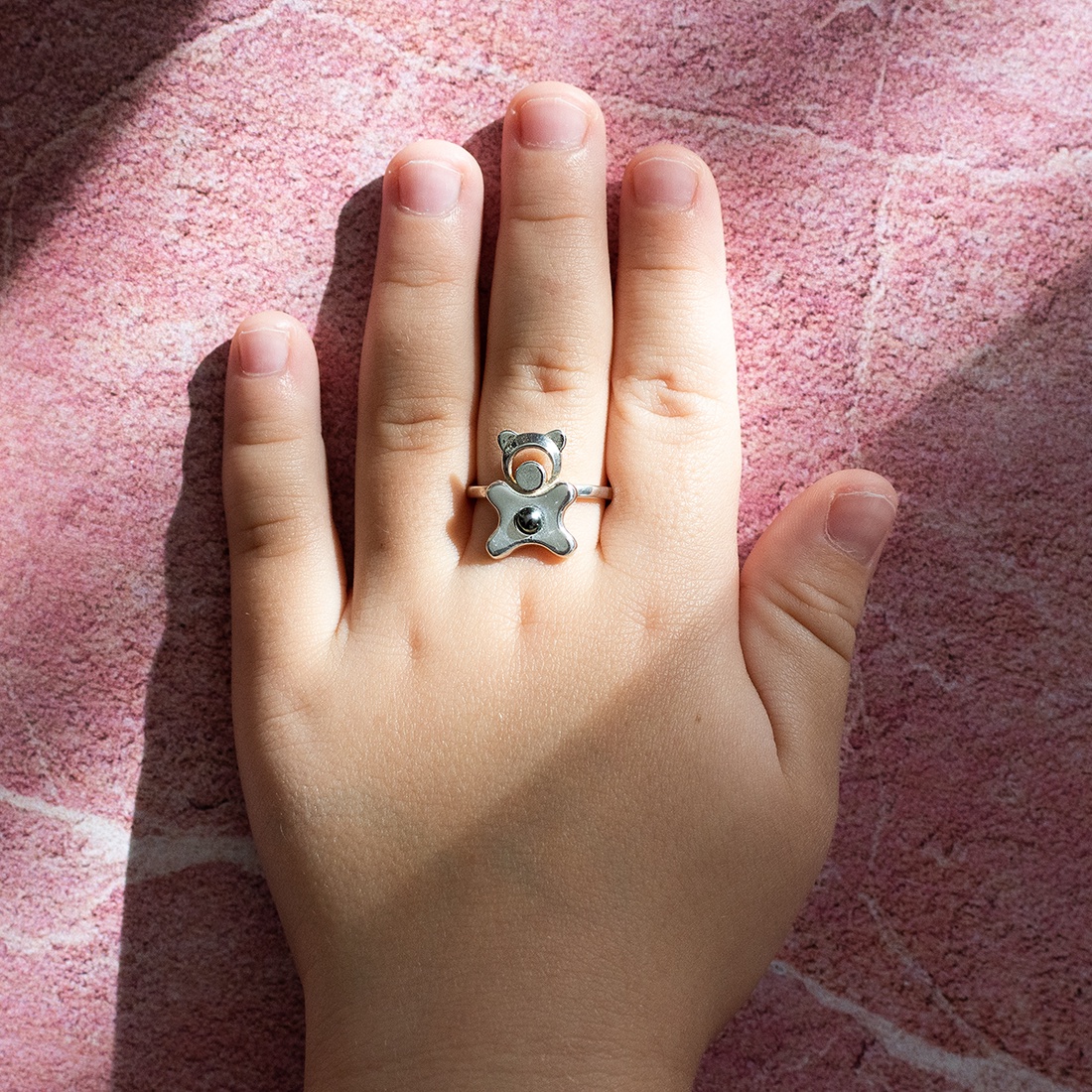 Animal-shaped, black pearl-decorated, adjustable-sized handcrafted silver ring for children - accessorii și unelte - mărgea, componente de bijuterii - alte piese - Artynos.ro Animal-shaped, black pearl-decorated, adjustable-sized handcrafted silver ring for children - accessorii și unelte - mărgea, componente de bijuterii - alte piese - Artynos.ro