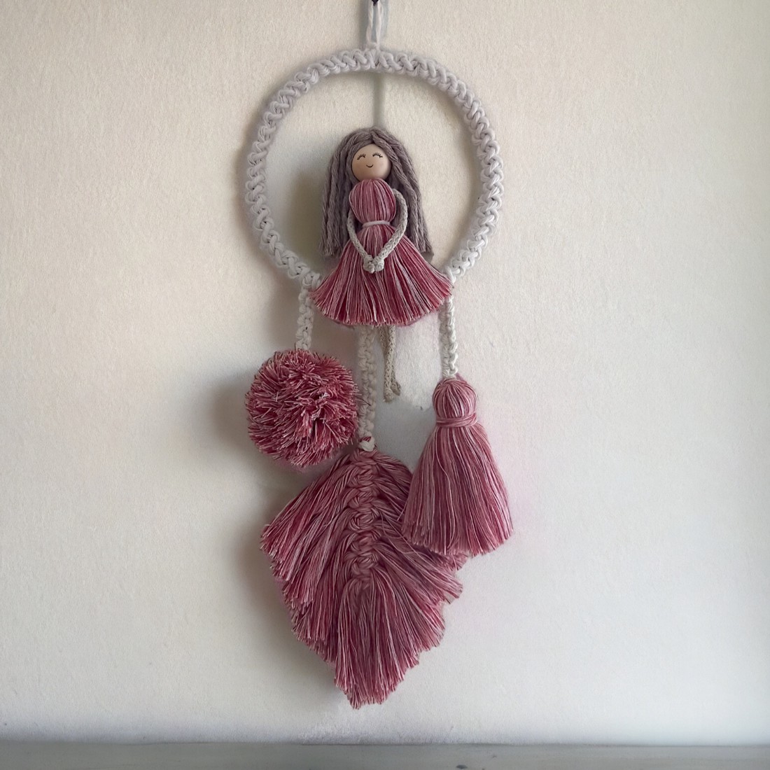 Decorațiuni de perete Macrame cu frunze și pompom - decorațiuni pentru copii pe cerc, shake de căpșuni / ecru -  - Artynos.ro