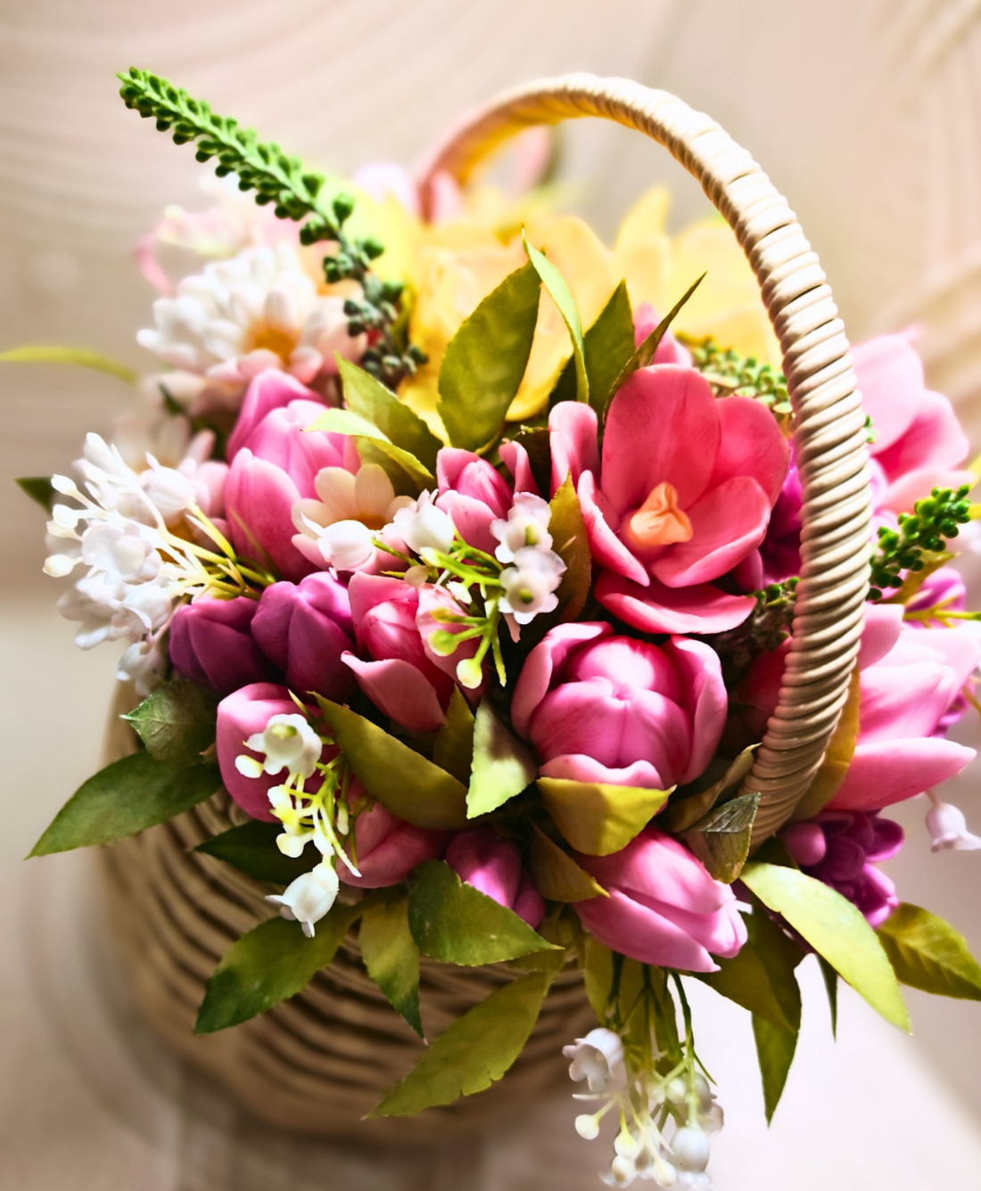 Coș floral delicat � armonie în culori calde - casă & stil de viață - decorațiuni de casă - accesorii florale - buchete de flori - Artynos.ro