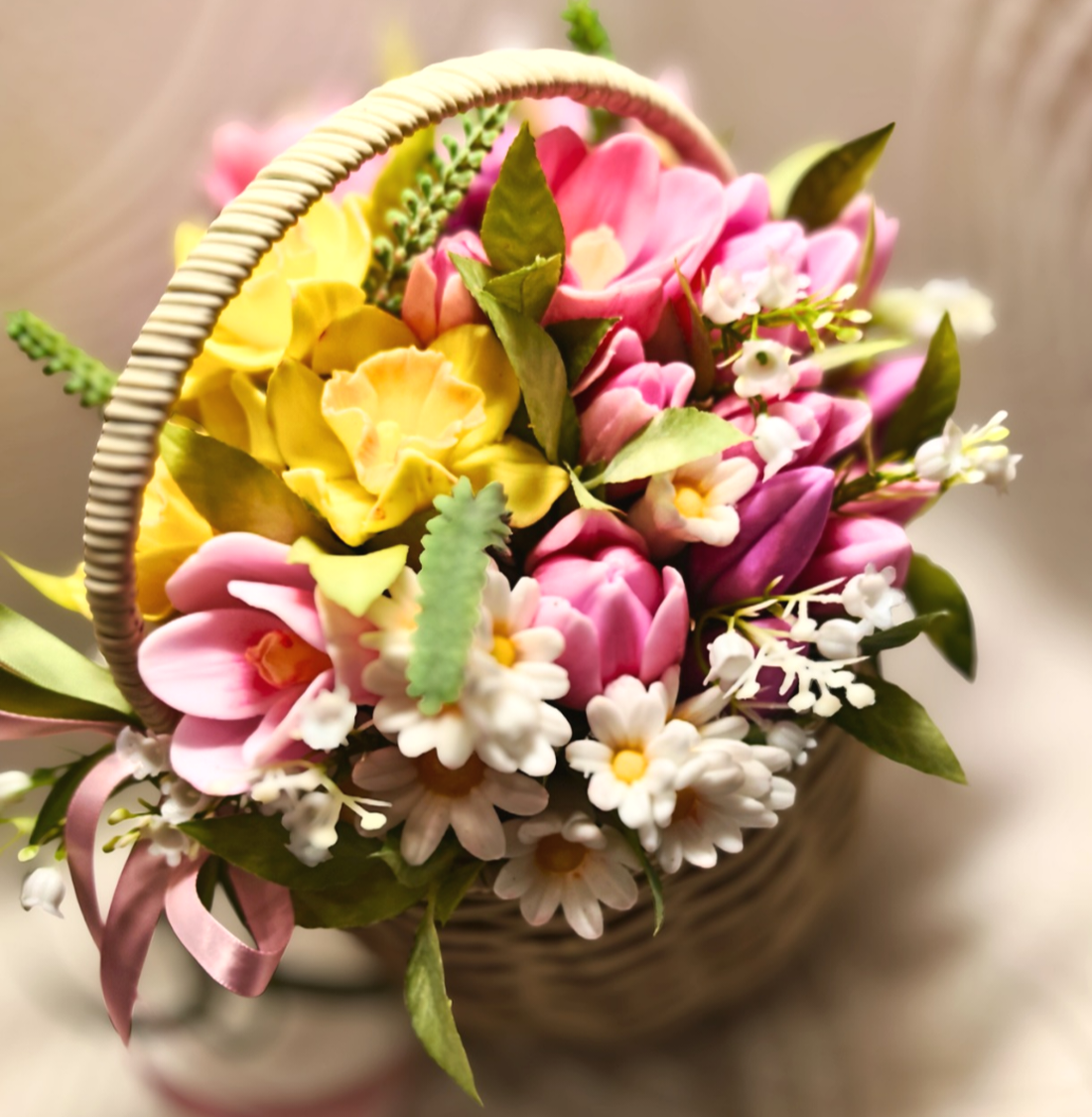 Coș floral delicat � armonie în culori calde - casă & stil de viață - decorațiuni de casă - accesorii florale - buchete de flori - Artynos.ro