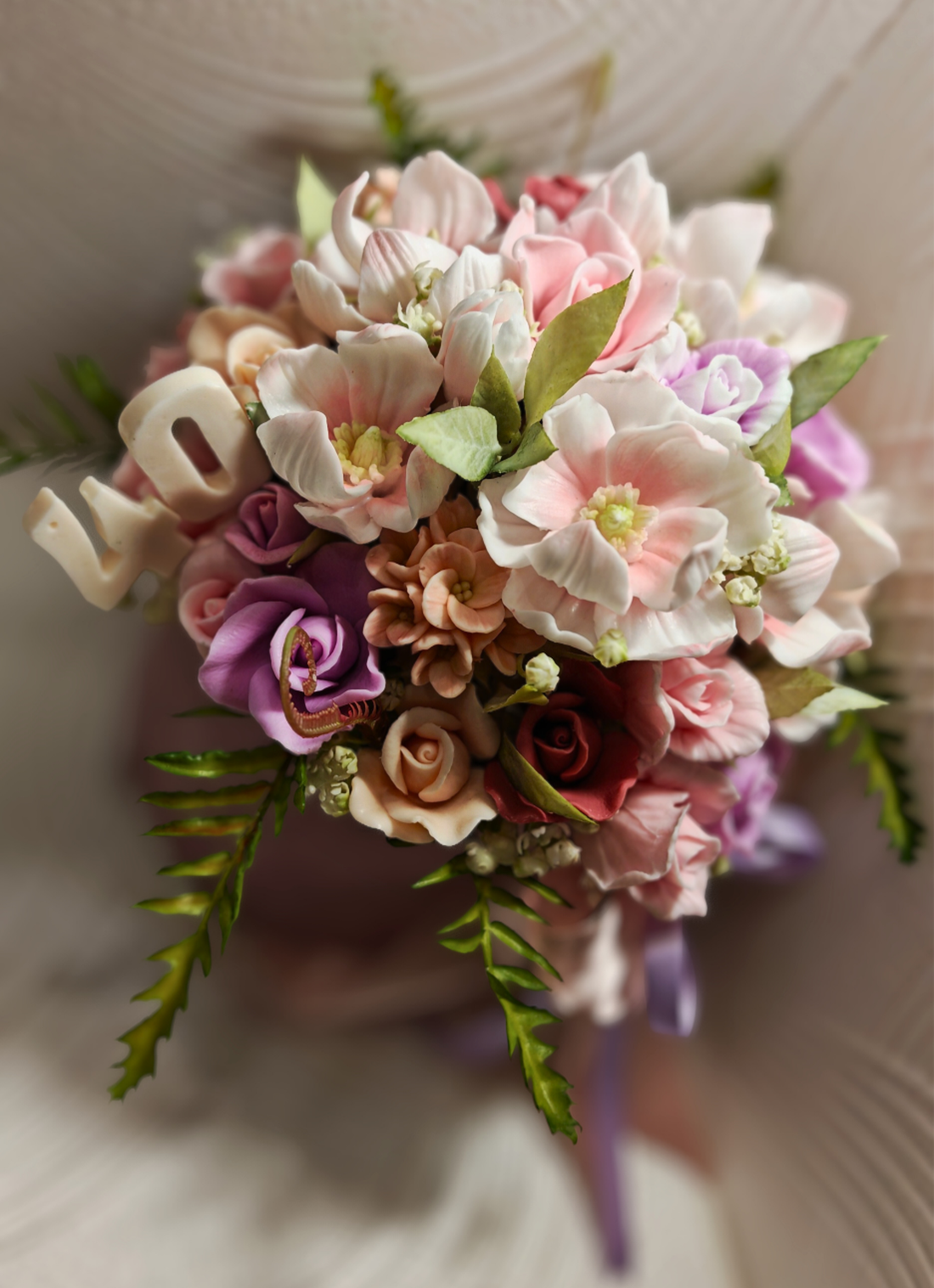 Aranjament floral din săpun în cutie elegantă cu cifră � cadou personalizat handmade - casă & stil de viață - decorațiuni de casă - accesorii florale - buchete de flori - Artynos.ro
