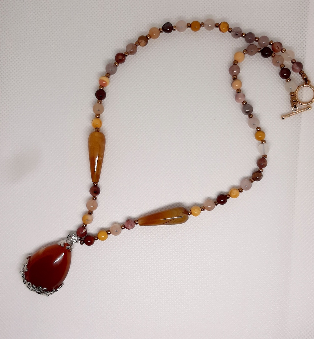 Colier handmade din agate maron roscat  - bijuterii - coliere - coliere din mărgele - Artynos.ro