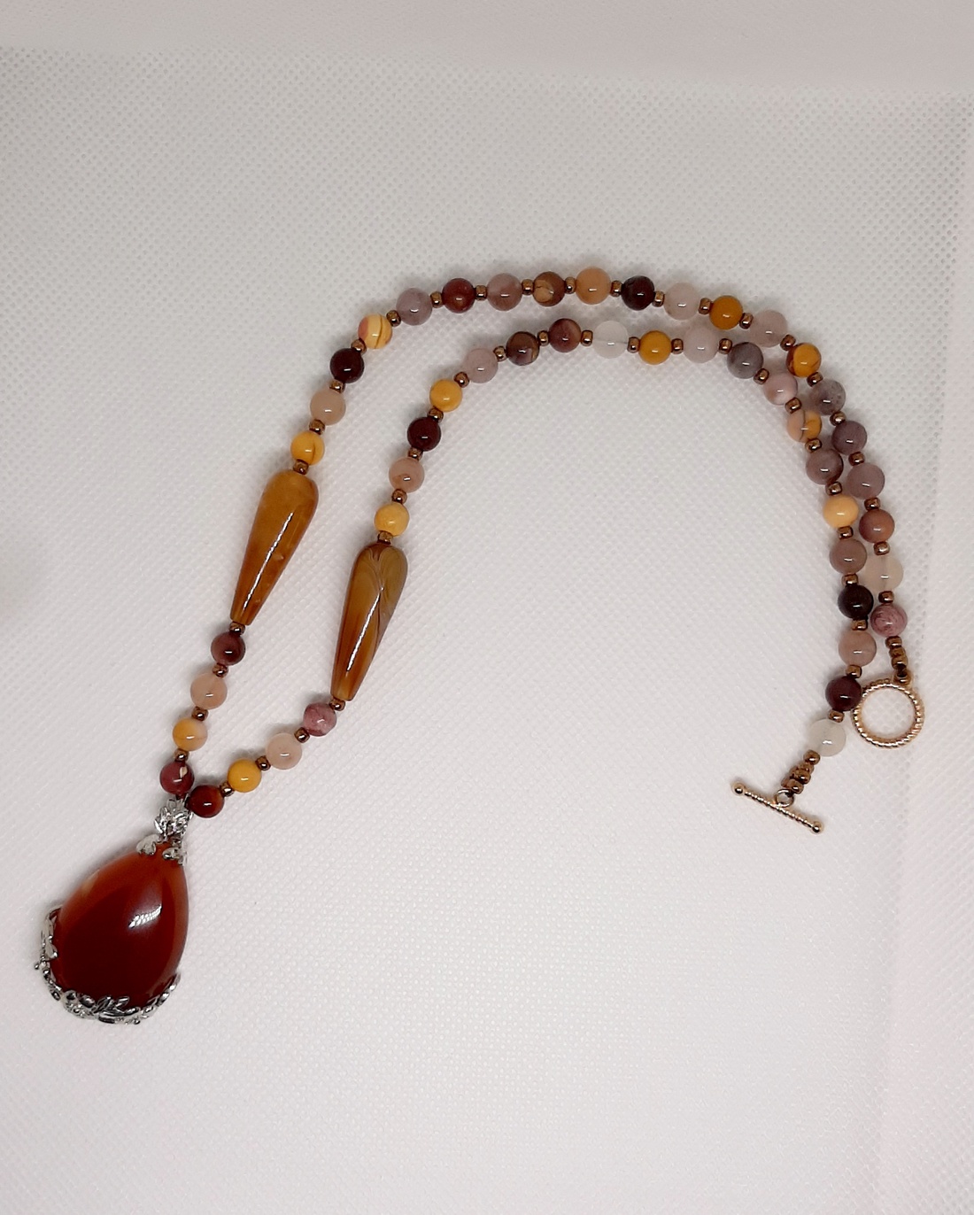 Colier handmade din agate maron roscat  - bijuterii - coliere - coliere din mărgele - Artynos.ro