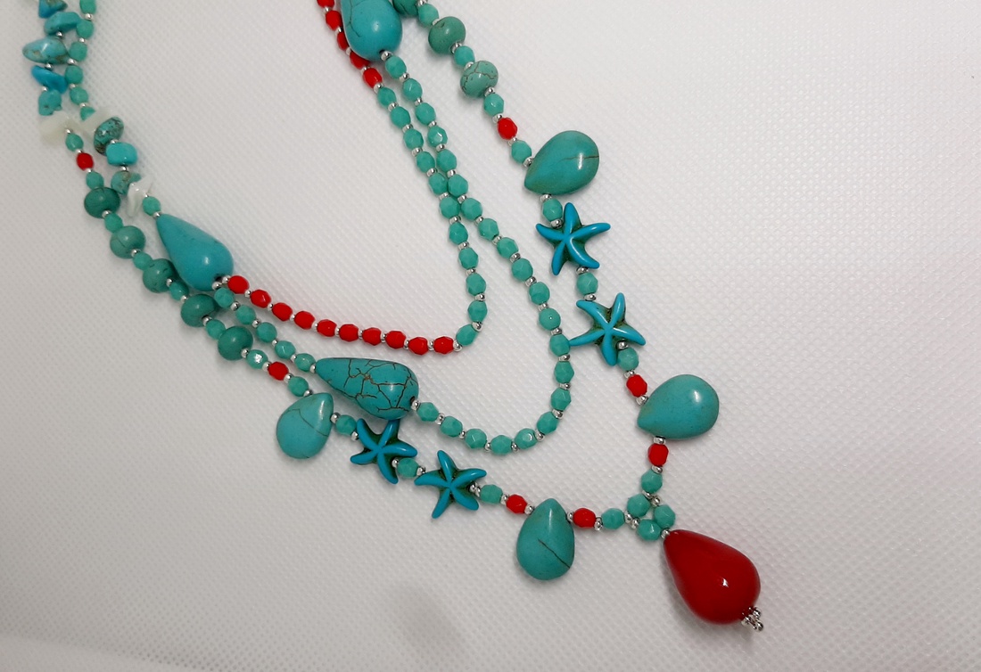 Colier handmade din turquoise reconstruit sfere si stelute, pandativ coral, cristale roșii cehești, cipsuri turquoise si - bijuterii - coliere - coliere din mărgele - Artynos.ro