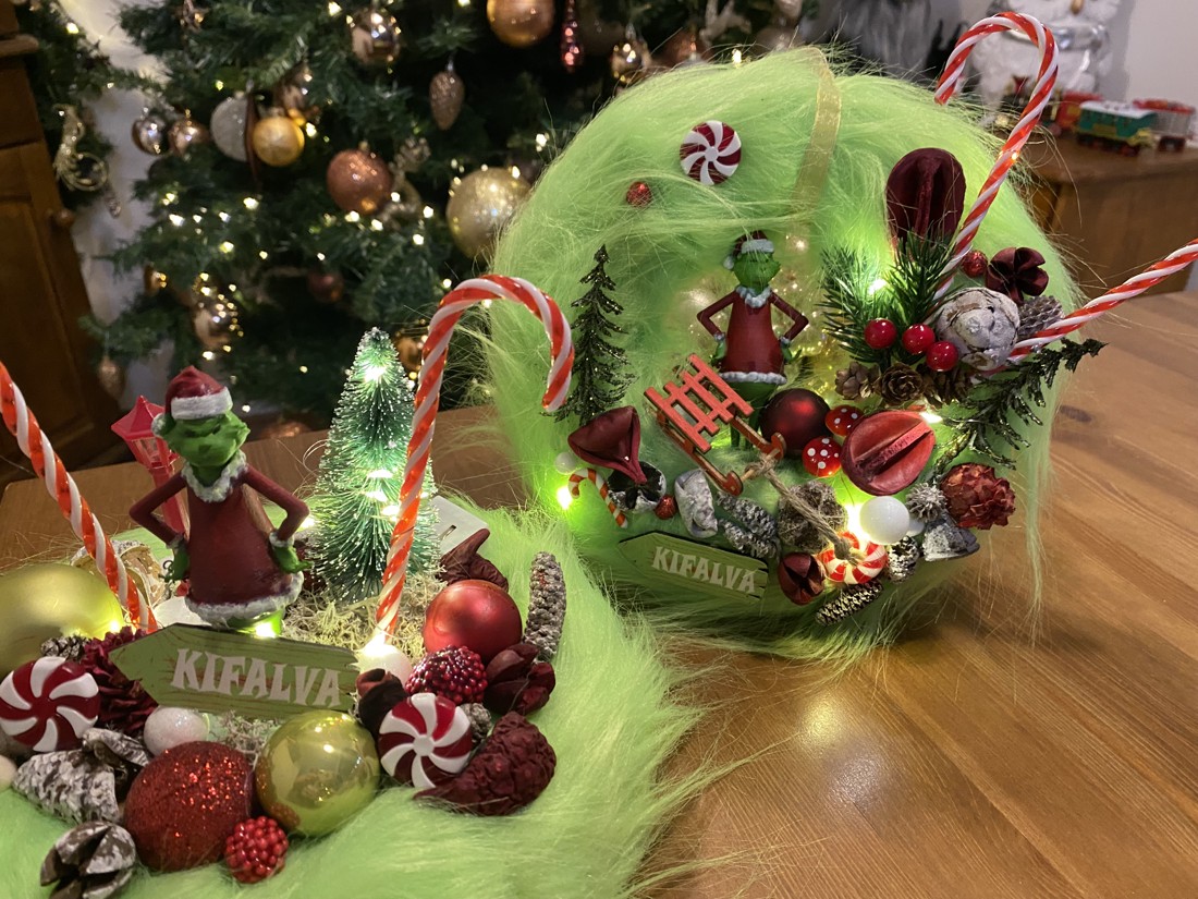 Masă de Crăciun Grinch cu disc și ciocănitoare - - Artynos.ro Masă de Crăciun Grinch cu disc și ciocănitoare - - Artynos.ro