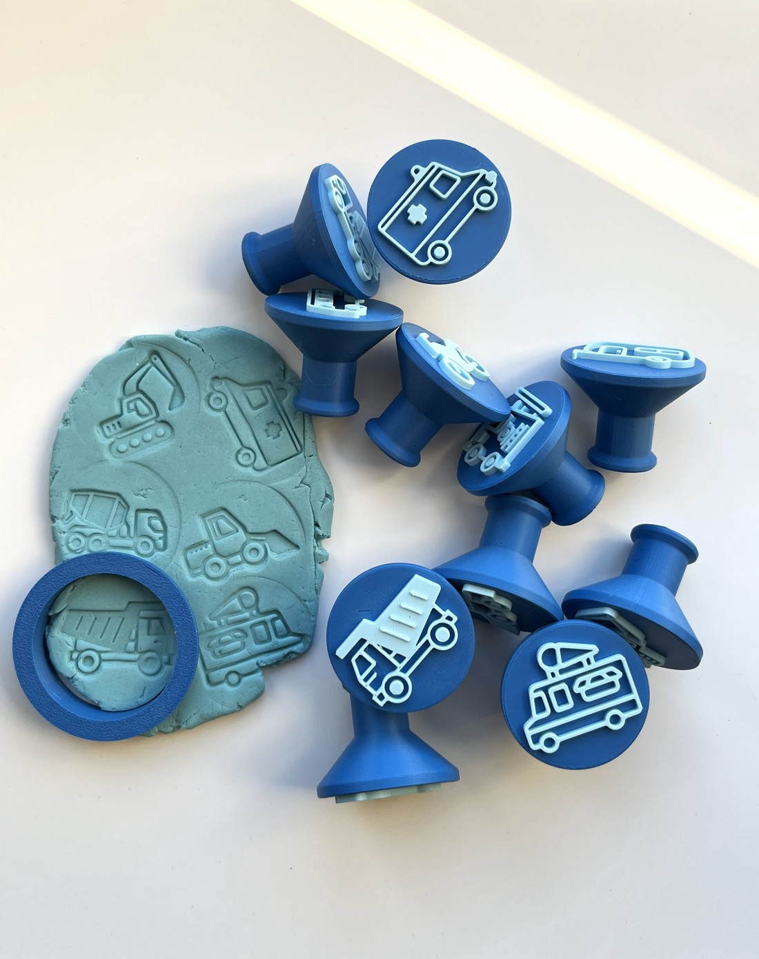 Set de ștampile și forme de prăjituri Gyurma cu vehicule: mașini și utilaje de construcții - jucării și echipamente pentru copii - puzzle, jocuri puzzle - puzzle cu forme - Artynos.ro