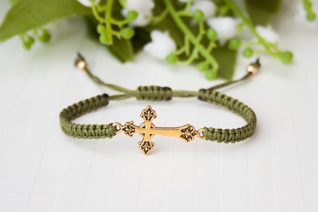 Brățară macramé împletită - Cross green -  - Artynos.ro