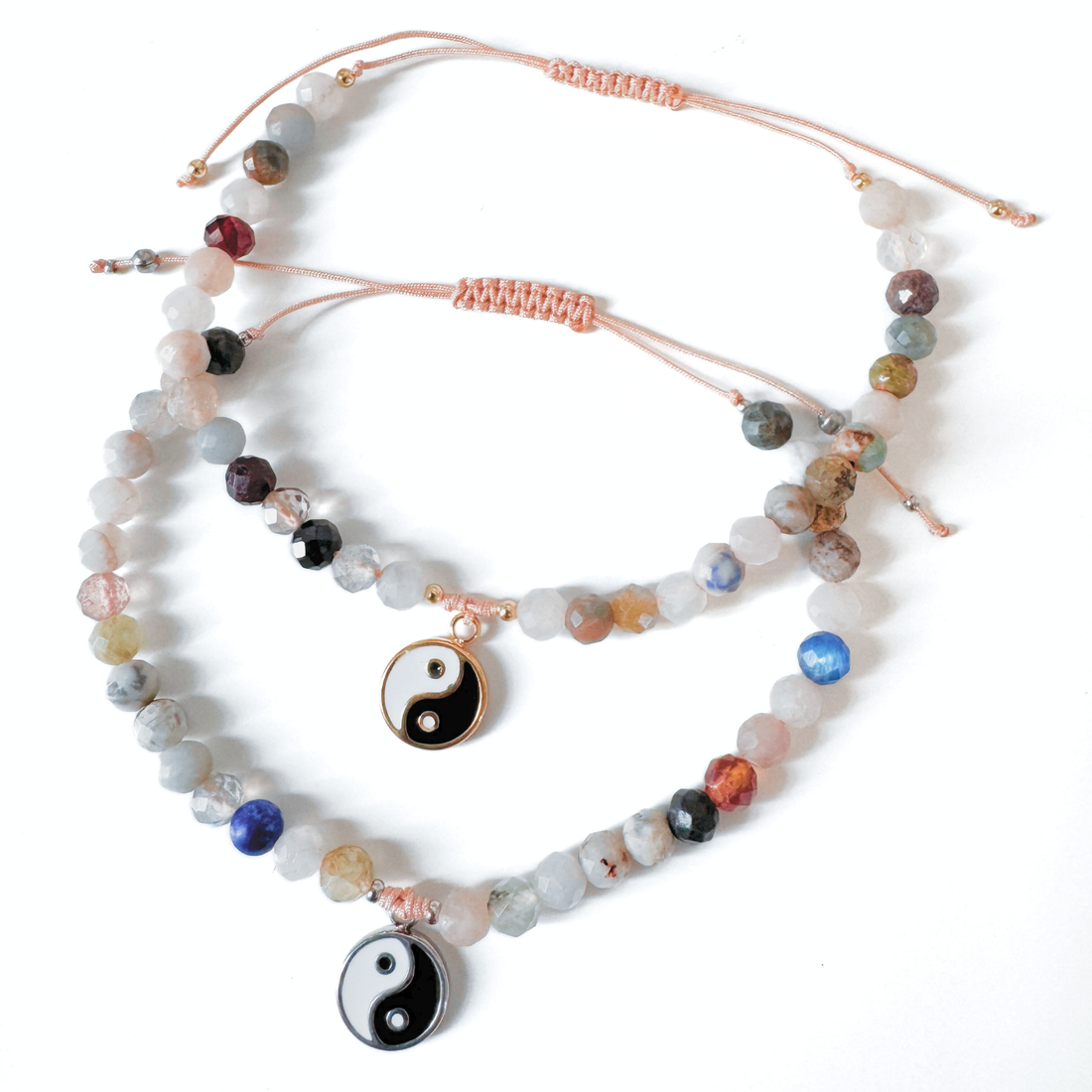 Bratara Yin Yang cu mix de pietre semipretioase - bijuterii - brățări - brățară cu mărgele - Artynos.ro Bratara Yin Yang cu mix de pietre semipretioase - bijuterii - brățări - brățară cu mărgele - Artynos.ro