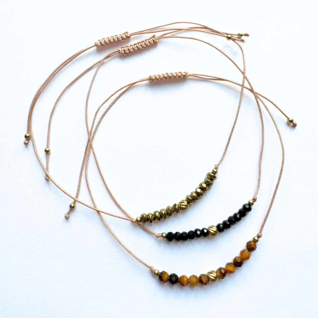 Set bratari minmaliste cu ochi de tigru, hematit si turmalina neagra - Protectie si impamantare - bijuterii - brățări - brățară cu mărgele - Artynos.ro Set bratari minmaliste cu ochi de tigru, hematit si turmalina neagra - Protectie si impamantare - bijuterii - brățări - brățară cu mărgele - Artynos.ro