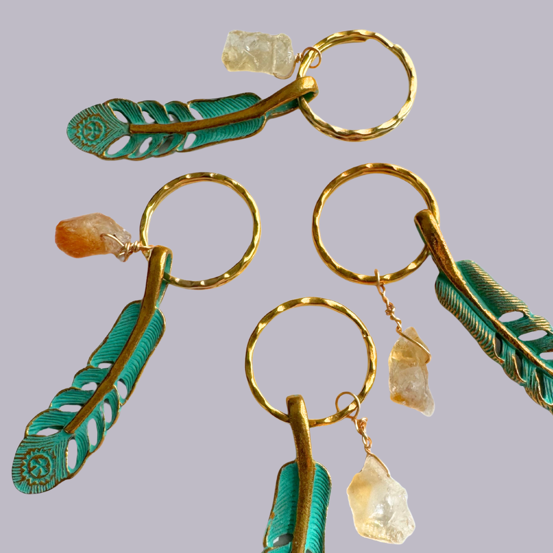 Breloc chei cu citrin si pandantiv frunza - geantă și husă - accesorii genți - breloc - Artynos.ro Breloc chei cu citrin si pandantiv frunza - geantă și husă - accesorii genți - breloc - Artynos.ro