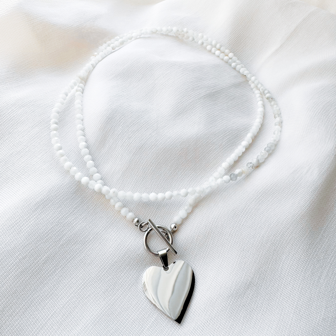 Colier / choker dublu la baza gatului cu piatra lunii si pandativ inima - bijuterii - coliere - coliere cu multiple șiruri - Artynos.ro Colier / choker dublu la baza gatului cu piatra lunii si pandativ inima - bijuterii - coliere - coliere cu multiple șiruri - Artynos.ro