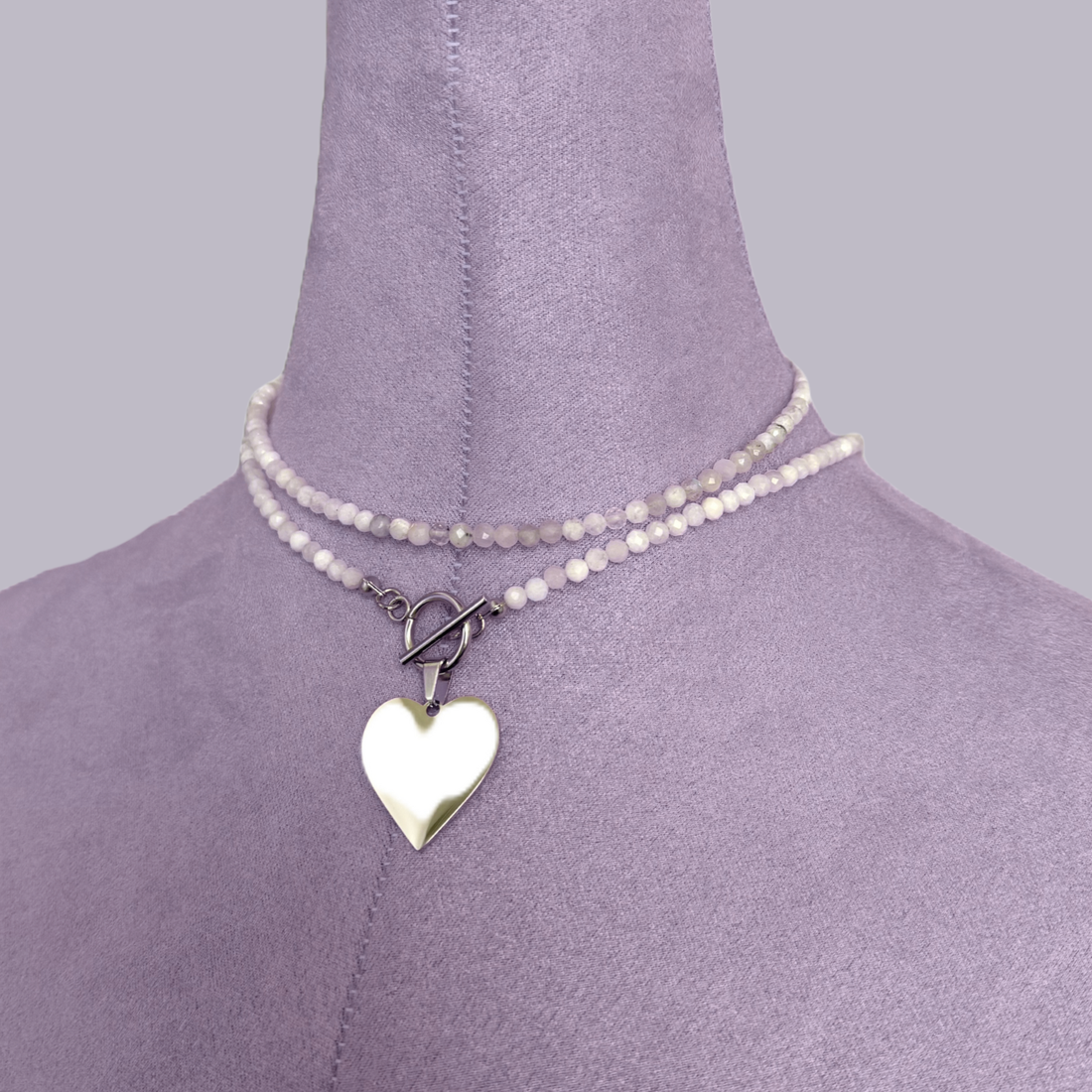 Colier / choker dublu la baza gatului cu piatra lunii si pandativ inima - bijuterii - coliere - coliere cu multiple șiruri - Artynos.ro Colier / choker dublu la baza gatului cu piatra lunii si pandativ inima - bijuterii - coliere - coliere cu multiple șiruri - Artynos.ro