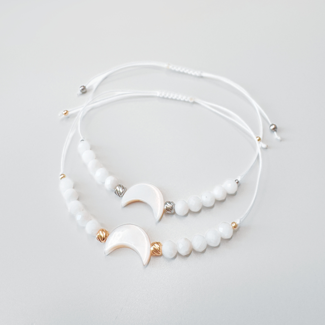Bratara minimalista cu piatra lunii si semiluna din sidef - bijuterii - brățări - brățări din pietre semiprețioase - Artynos.ro