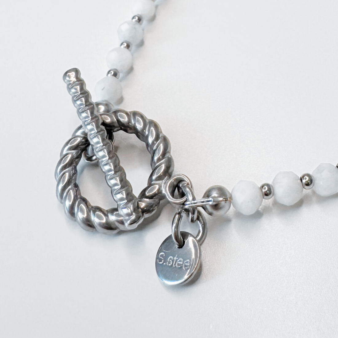 Bratara argintie din piatra lunii si otel inoxidabil cu inchizatoare toggle - bijuterii - brățări - brățări din pietre semiprețioase - Artynos.ro