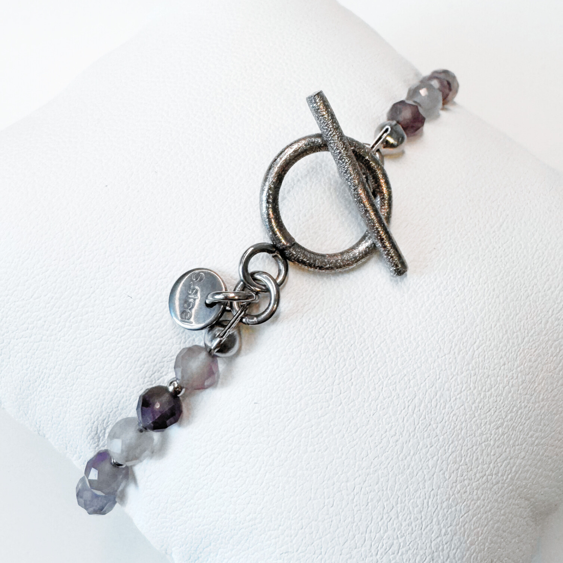 Bratara argintie din ametist si otel inoxidabil cu inchizatoare toggle - bijuterii - brățări - brățări din pietre semiprețioase - Artynos.ro