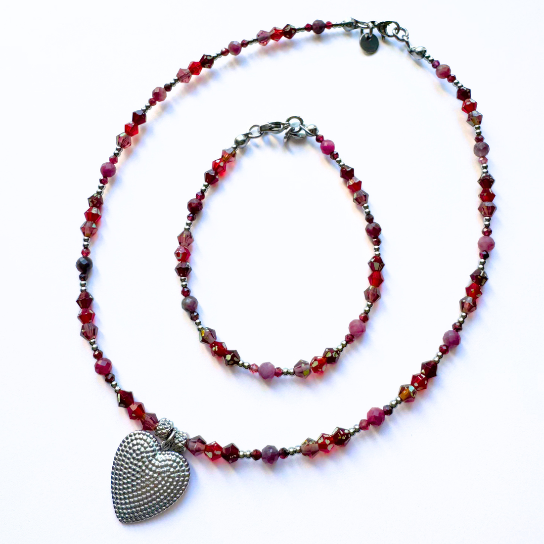Set colier si bratara turmalina roz, granat si cristale din sticla  - bijuterii - coliere - coliere din pietre semiprețioase - Artynos.ro