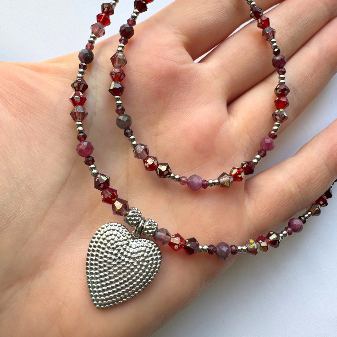 Set colier si bratara turmalina roz, granat si cristale din sticla  - bijuterii - coliere - coliere din pietre semiprețioase - Artynos.ro