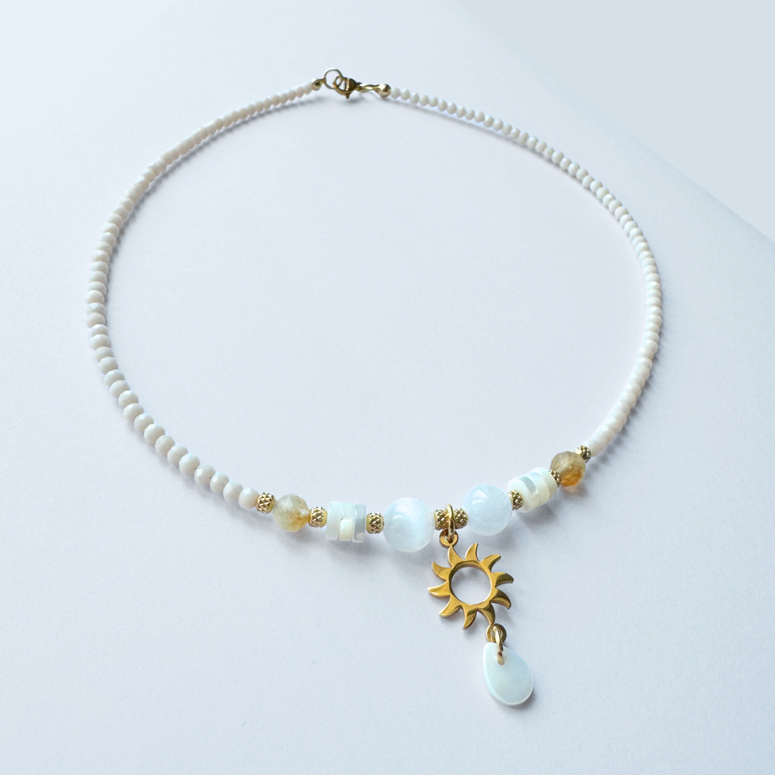 Colier din cristale din sticla, selenit si citrin cu pandativ soare - bijuterii - coliere - coliere cu pandative - Artynos.ro