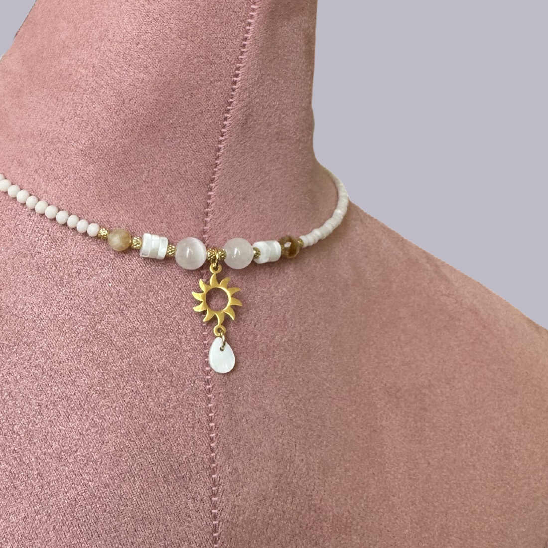 Colier din cristale din sticla, selenit si citrin cu pandativ soare - bijuterii - coliere - coliere cu pandative - Artynos.ro