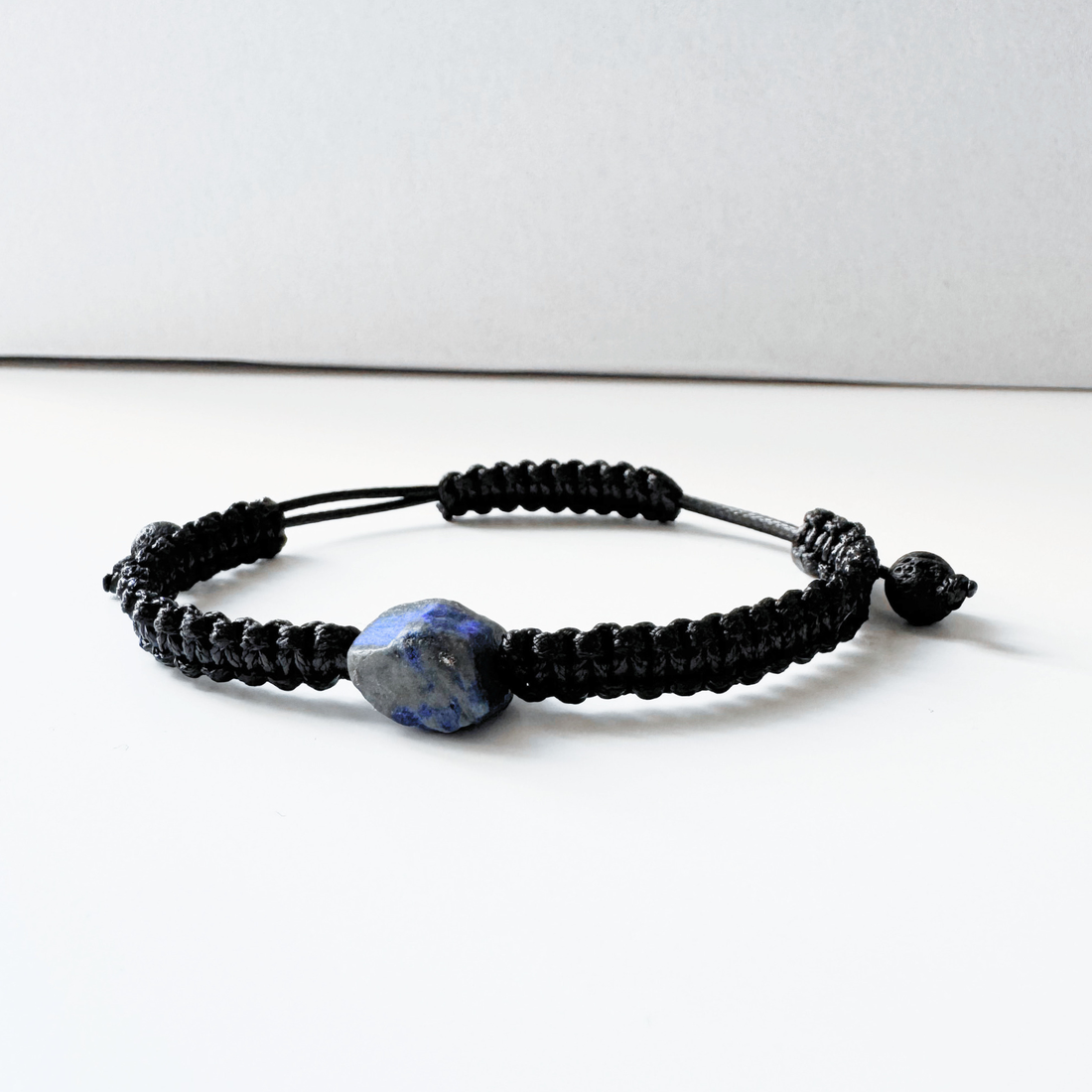 Bratara barbati cu lapis lazuli, cristal brut - bijuterii - brățări - brățări din pietre semiprețioase - Artynos.ro
