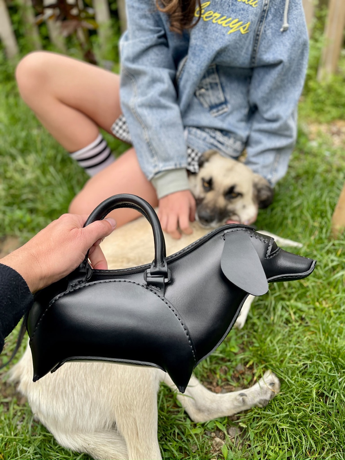 Geantă Teckel din piele naturală � Handmade în România - genți și portofele - genți de mână și umăr - geantă crossbody - Artynos.ro