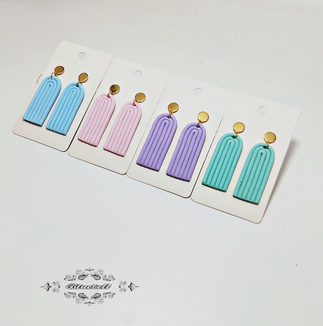 Cercei in culori pastel - bijuterii - cercei - cercei agățați - Artynos.ro Cercei in culori pastel - bijuterii - cercei - cercei agățați - Artynos.ro