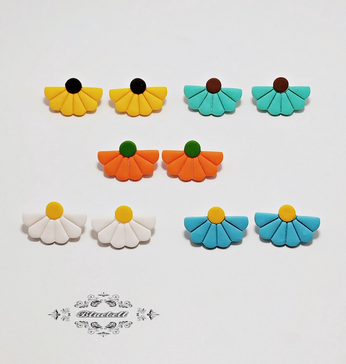 Cercei stud floare - bijuterii - cercei - cercei și ornamente pentru urechi - Artynos.ro Cercei stud floare - bijuterii - cercei - cercei și ornamente pentru urechi - Artynos.ro
