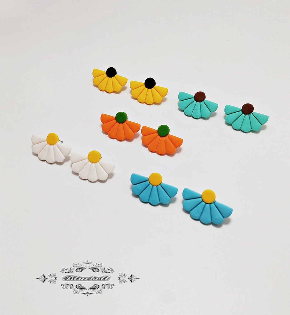 Cercei stud floare - bijuterii - cercei - cercei și ornamente pentru urechi - Artynos.ro Cercei stud floare - bijuterii - cercei - cercei și ornamente pentru urechi - Artynos.ro