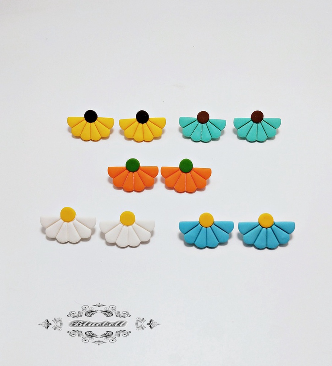 Cercei stud floare - bijuterii - cercei - cercei și ornamente pentru urechi - Artynos.ro Cercei stud floare - bijuterii - cercei - cercei și ornamente pentru urechi - Artynos.ro