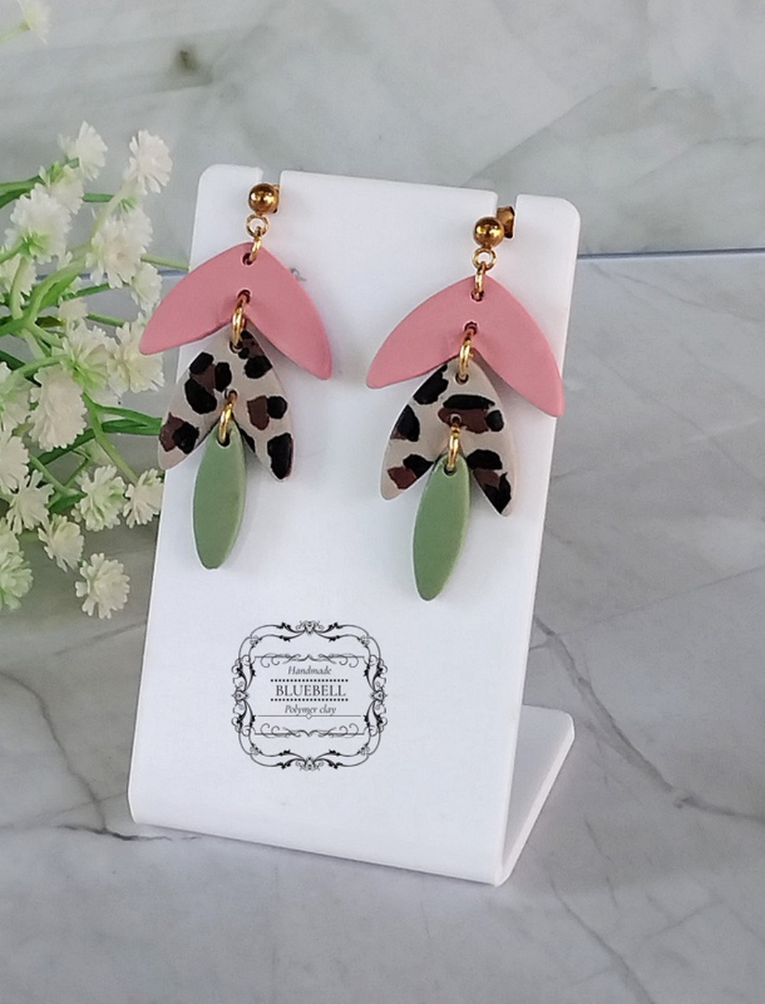 Cercei lungi, cu tijă - bijuterii - cercei - cercei cu figurine - Artynos.ro Cercei lungi, cu tijă - bijuterii - cercei - cercei cu figurine - Artynos.ro