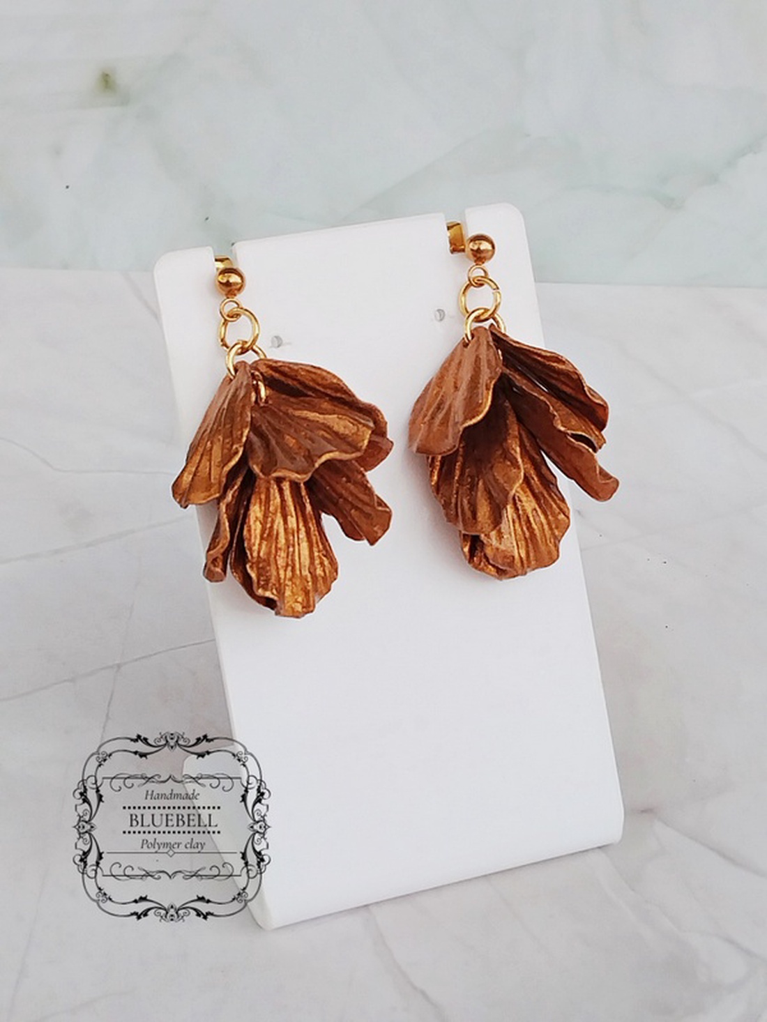 Cercei cu petale sidefate - bijuterii - cercei lungi - Artynos.ro Cercei cu petale sidefate - bijuterii - cercei lungi - Artynos.ro