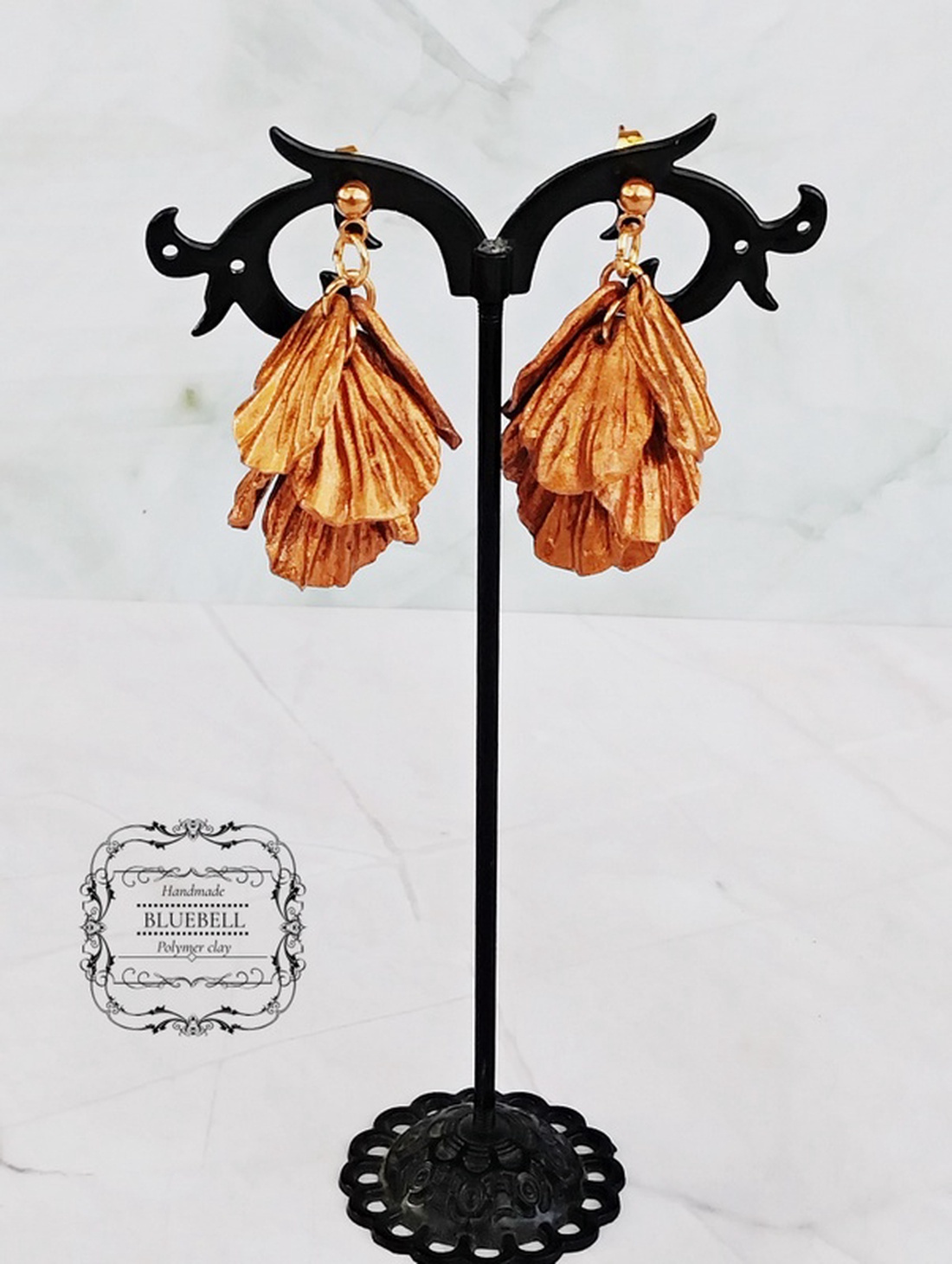 Cercei cu petale sidefate - bijuterii - cercei lungi - Artynos.ro Cercei cu petale sidefate - bijuterii - cercei lungi - Artynos.ro