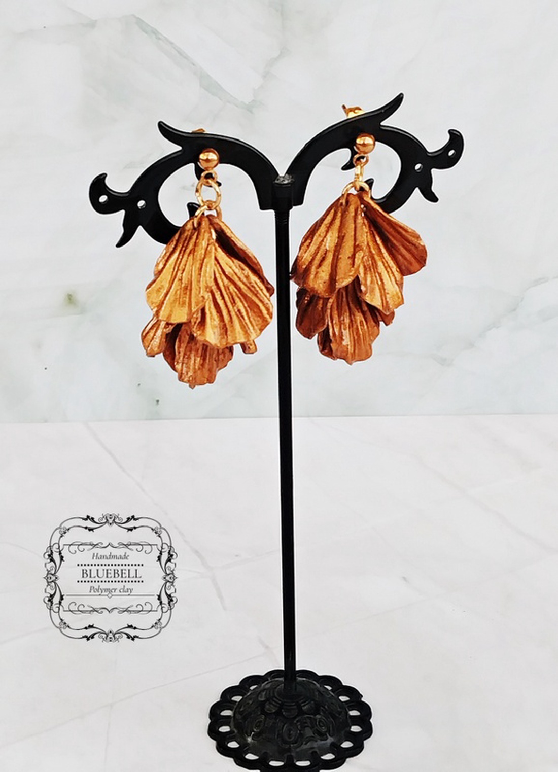 Cercei cu petale sidefate - bijuterii - cercei lungi - Artynos.ro Cercei cu petale sidefate - bijuterii - cercei lungi - Artynos.ro