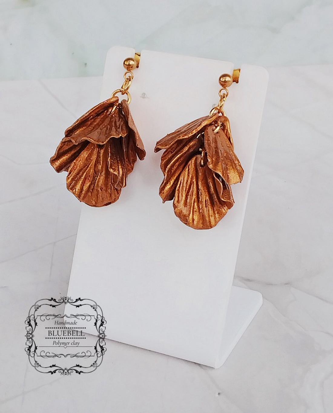 Cercei cu petale sidefate - bijuterii - cercei lungi - Artynos.ro Cercei cu petale sidefate - bijuterii - cercei lungi - Artynos.ro