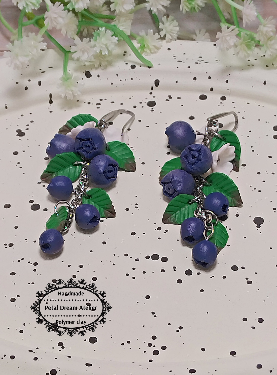 Cercei lungi cu afine - bijuterii - cercei - cercei cu figurine - Artynos.ro