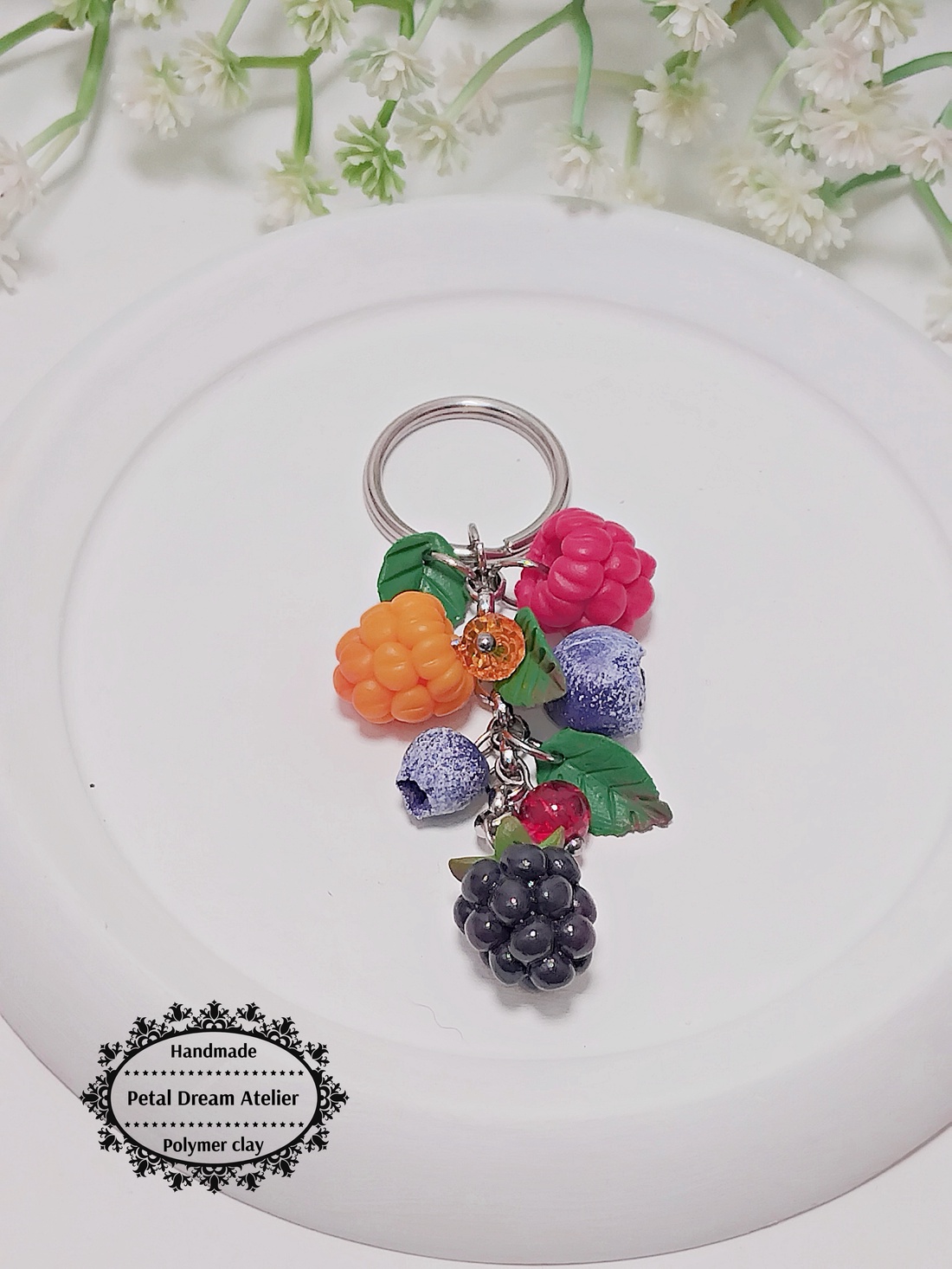 Breloc cu fructe de pădure - genți și portofele - accesorii genți - breloc - Artynos.ro